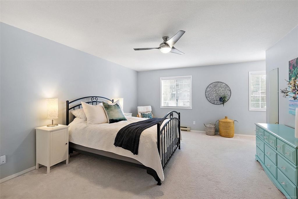 listing image 16048530006420968797