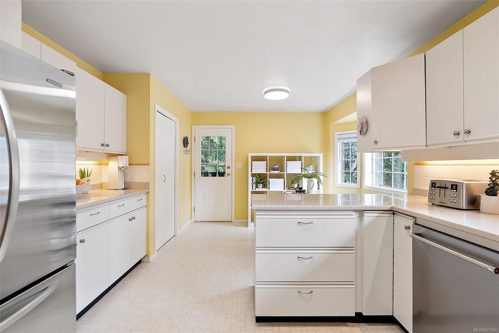 listing image 16040160483387916392