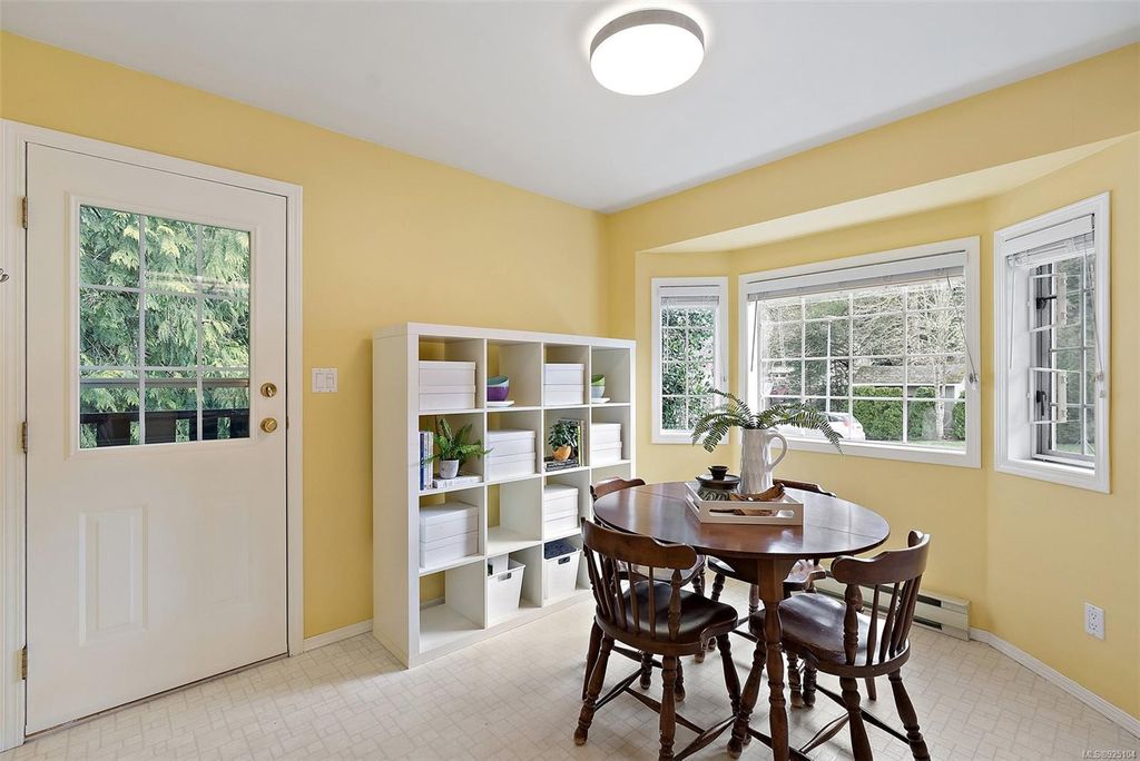 listing image 16047215425616044324