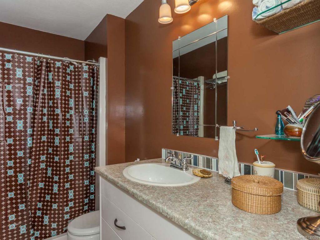 listing image 16049373102560786383