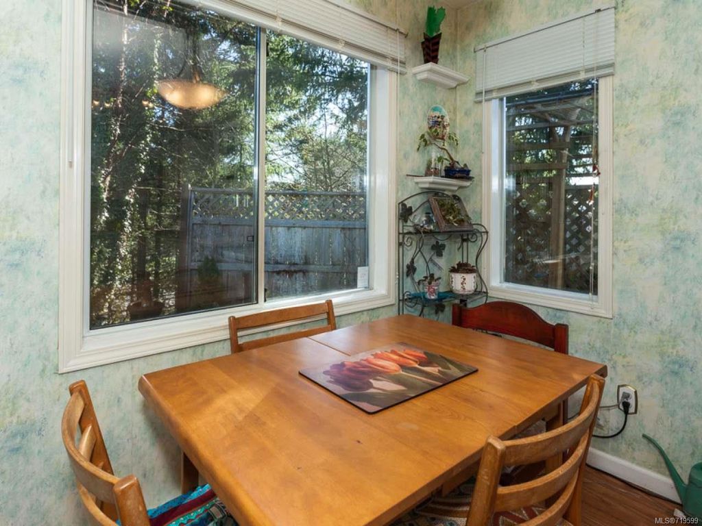 listing image 16044904481509042387