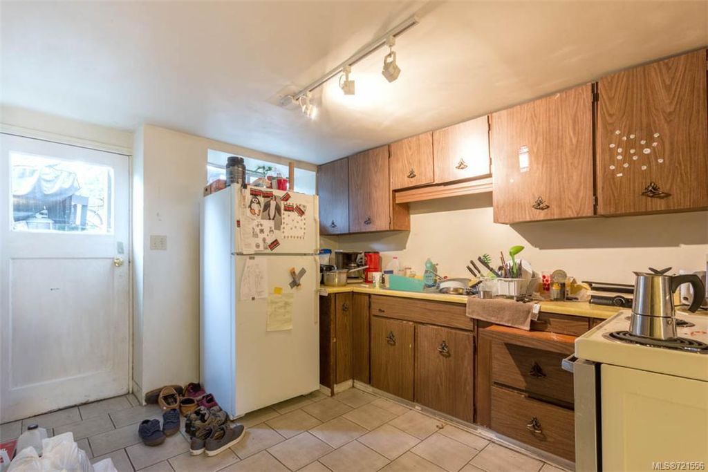 listing image 16043660244980885713