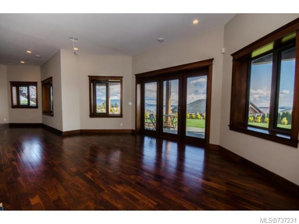 listing image 16047127756436035385