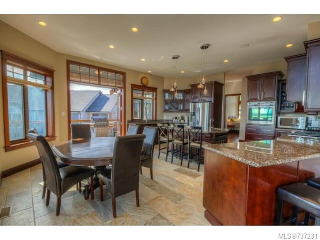 listing image 16047153578533047195