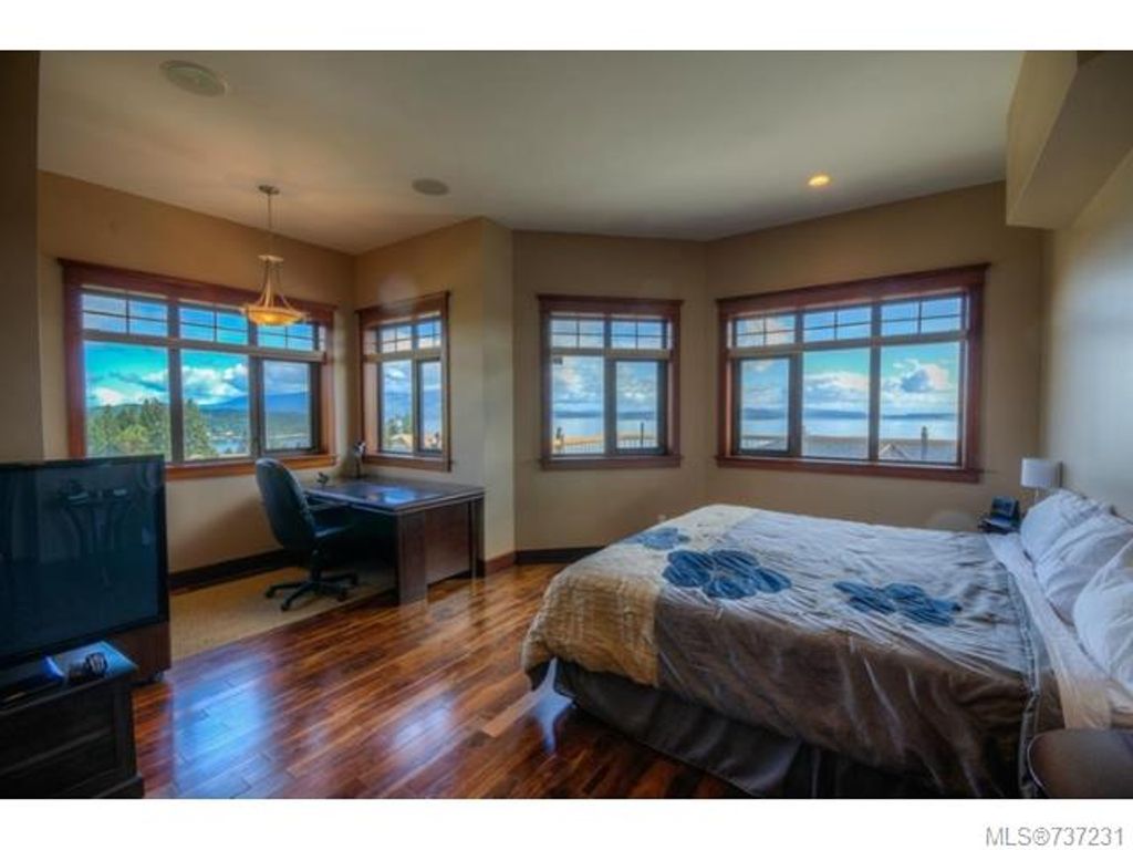 listing image 16042954230672550405