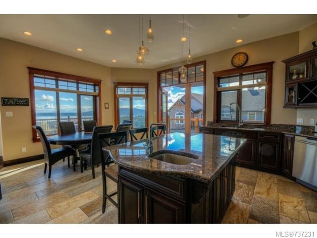 listing image 16044060997107206908