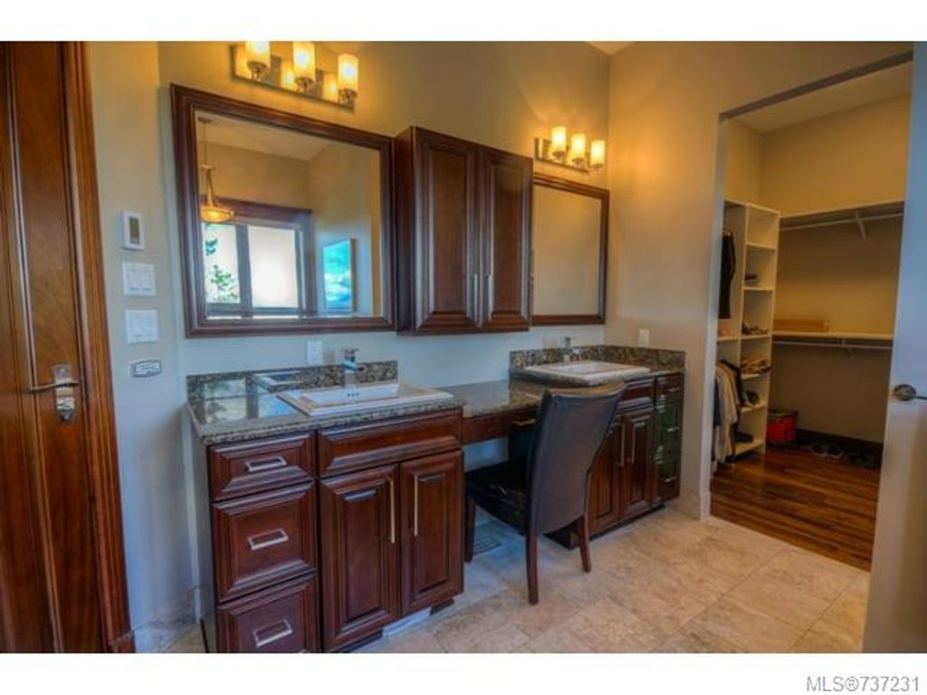 listing image 16041429523894906579