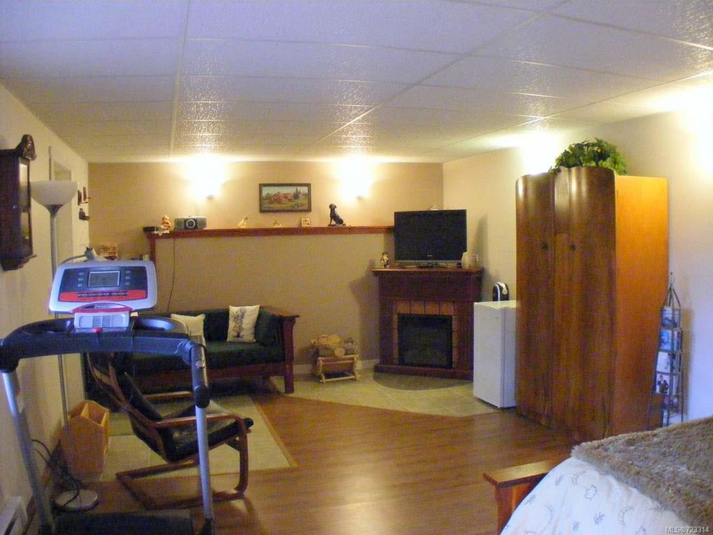 listing image 16045654220909996471