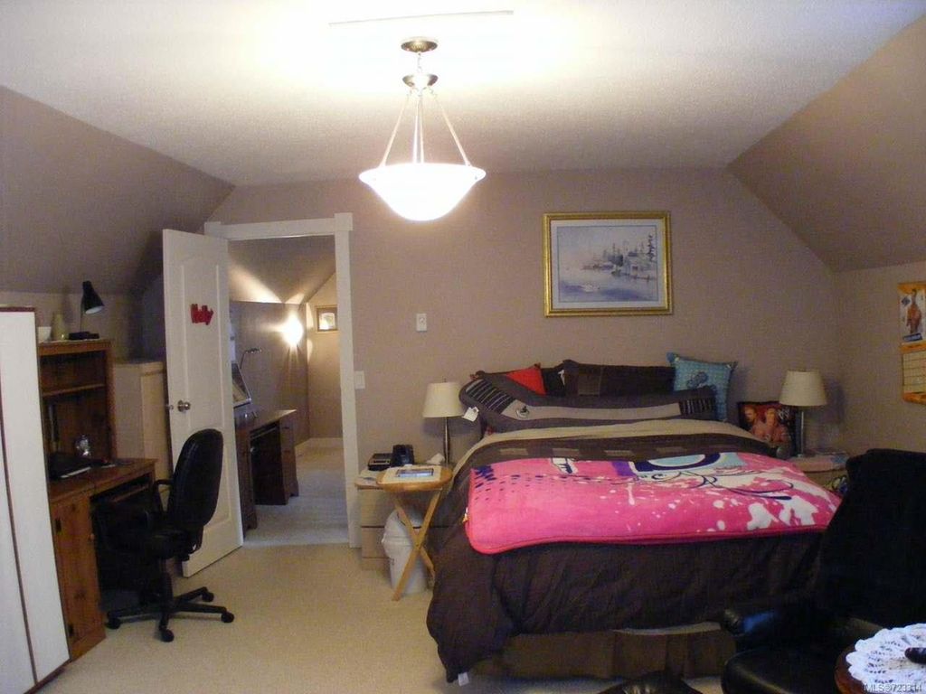 listing image 16047841314524743525