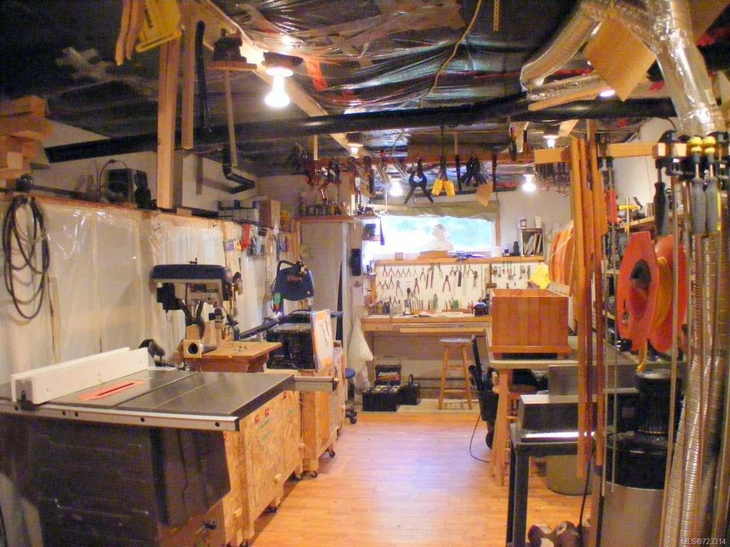 listing image 16048676770486301183