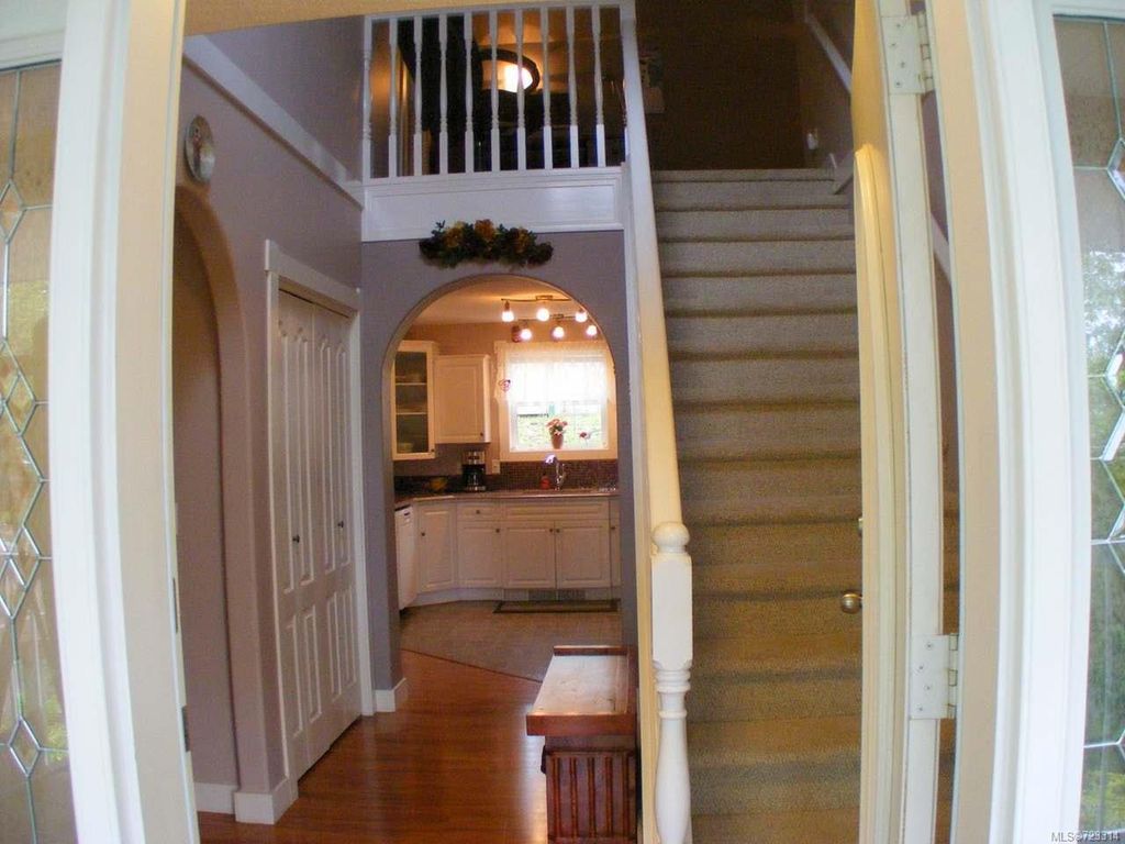 listing image 16049272573817433906