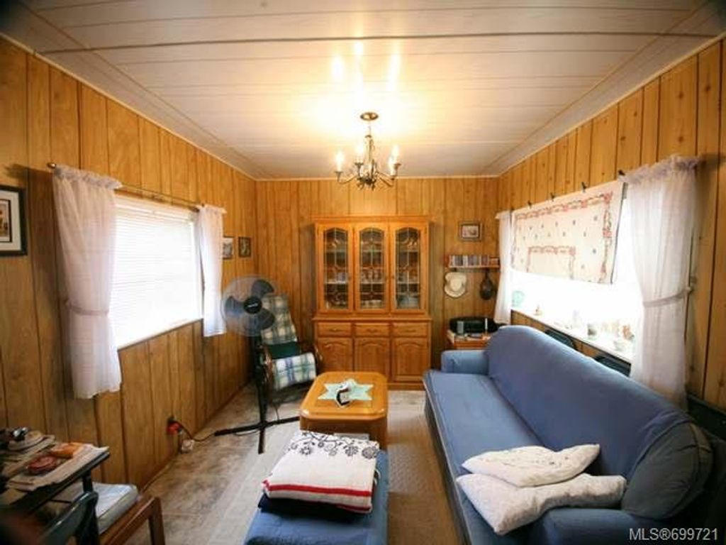 listing image 16046159186663412087