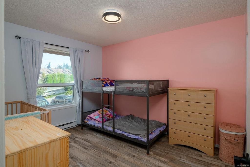 listing image 16042998928438654219