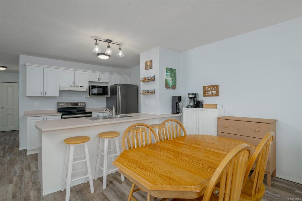 listing image 16046736883163735179