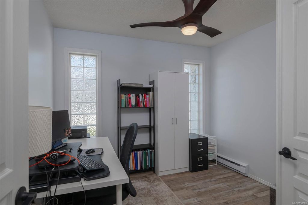 listing image 16049303422086158222