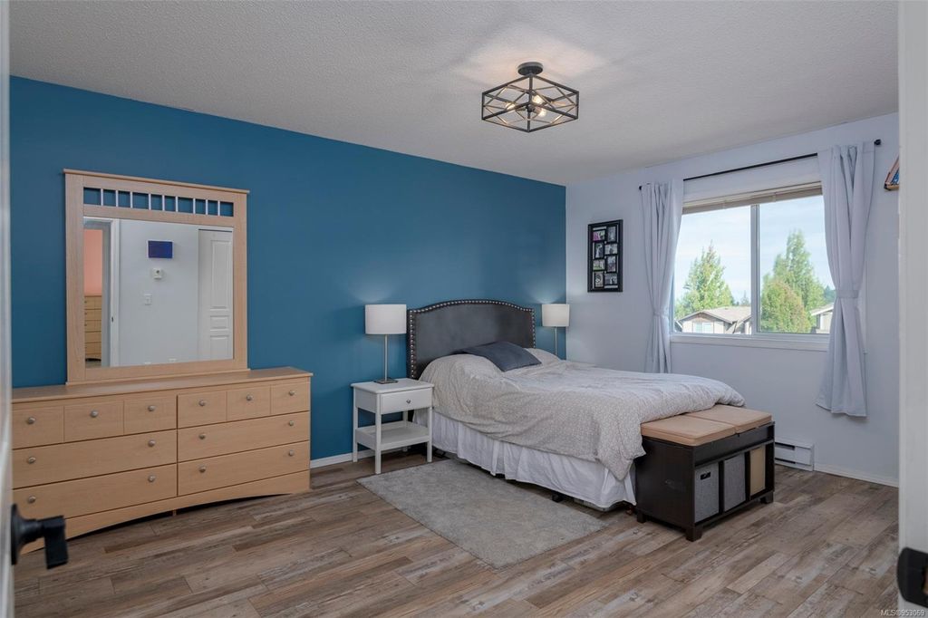 listing image 16049181059843366706