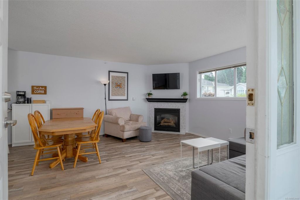 listing image 16044673242191467001