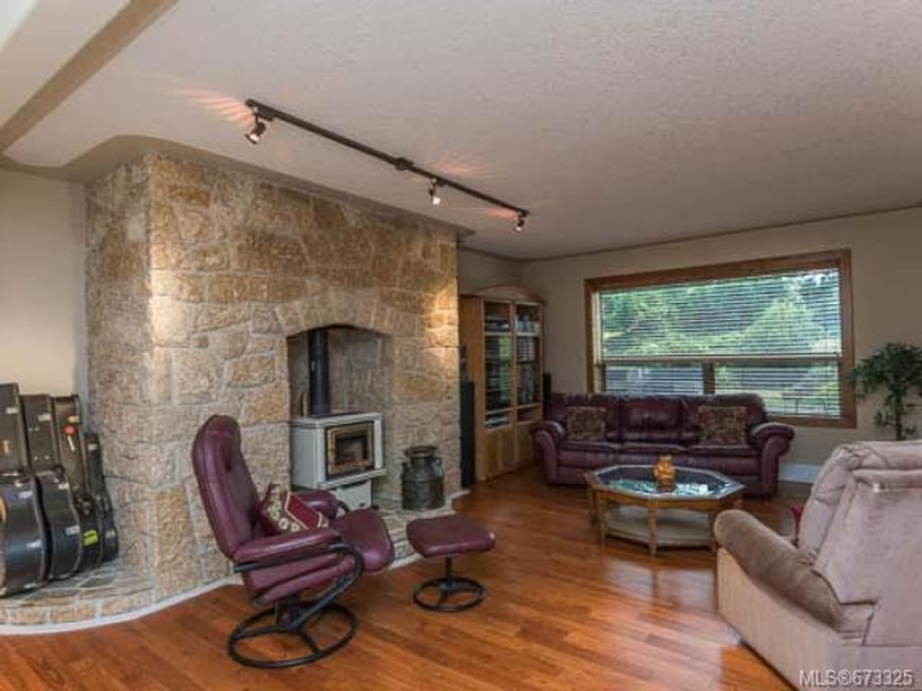 listing image 16049422043267390592