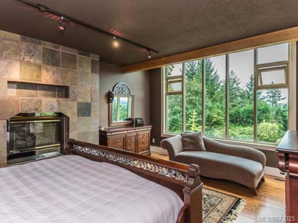 listing image 16043272658162288774