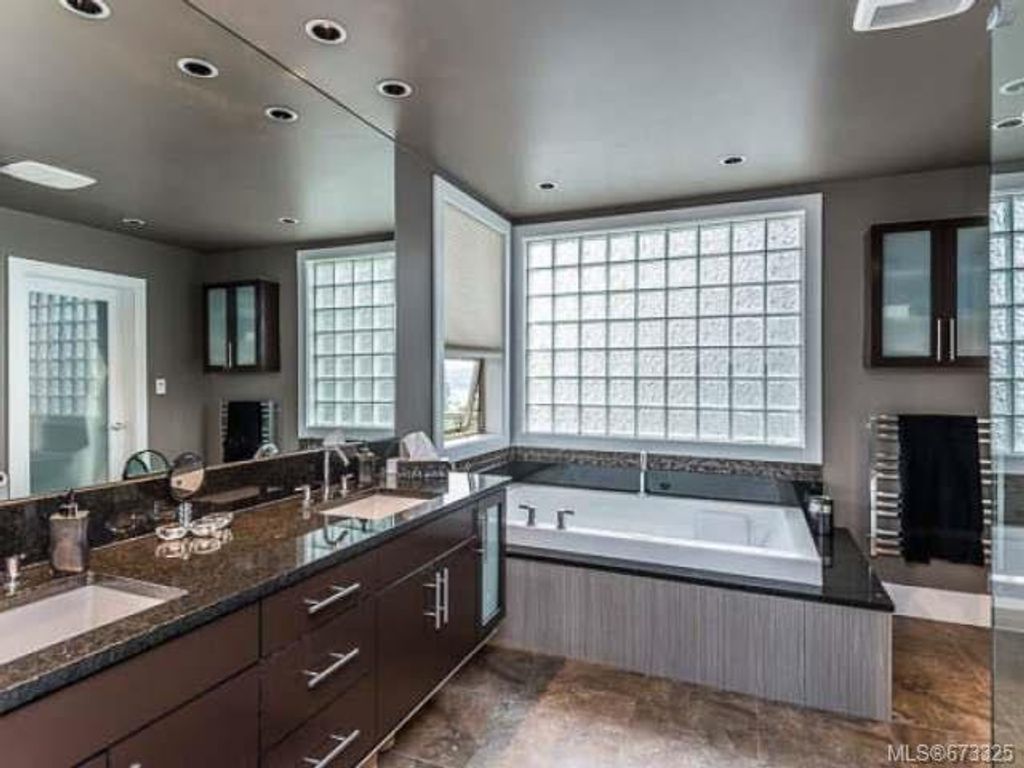 listing image 16043879307575052435