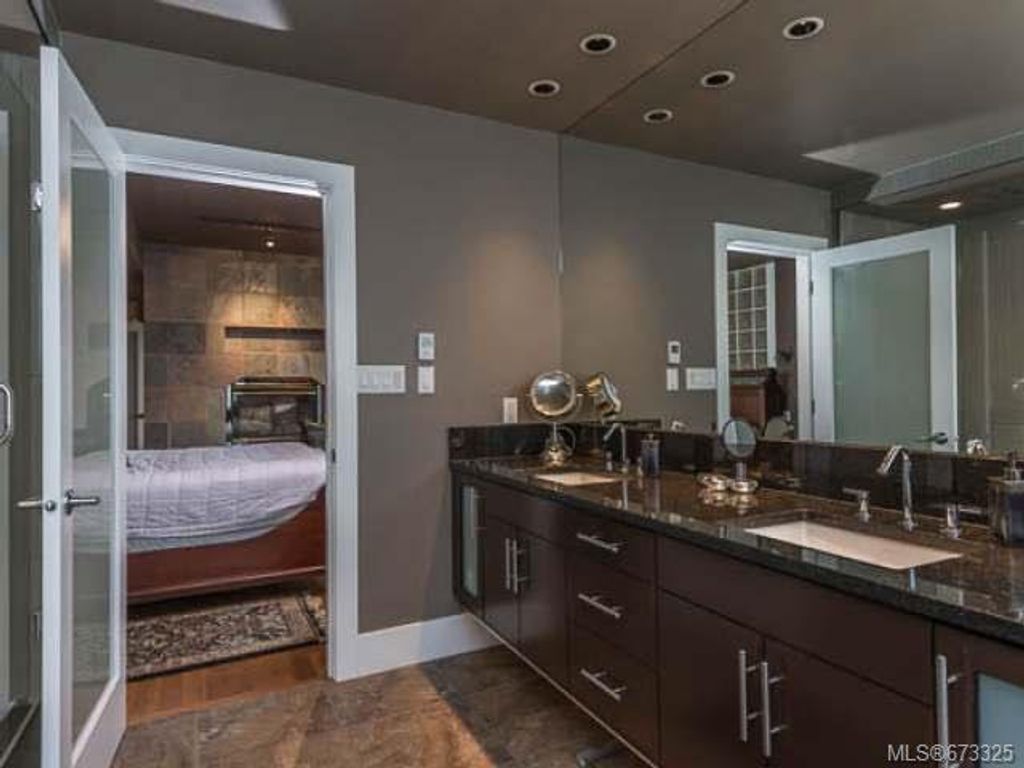 listing image 16043465461720867757