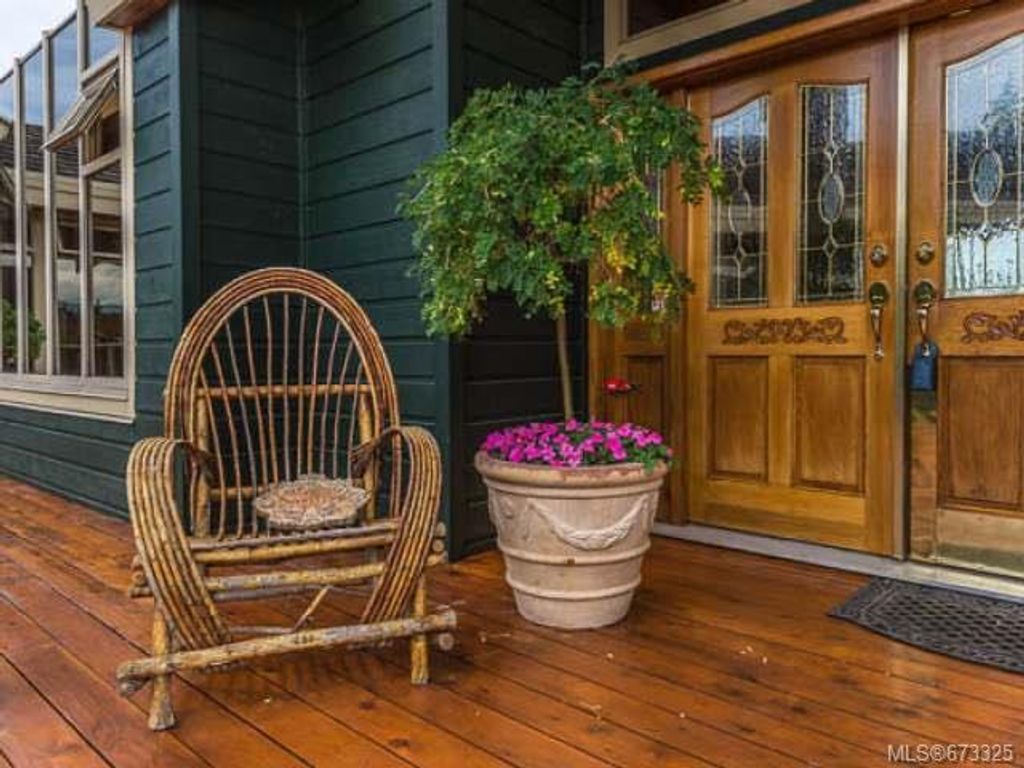 listing image 16048781370630464639