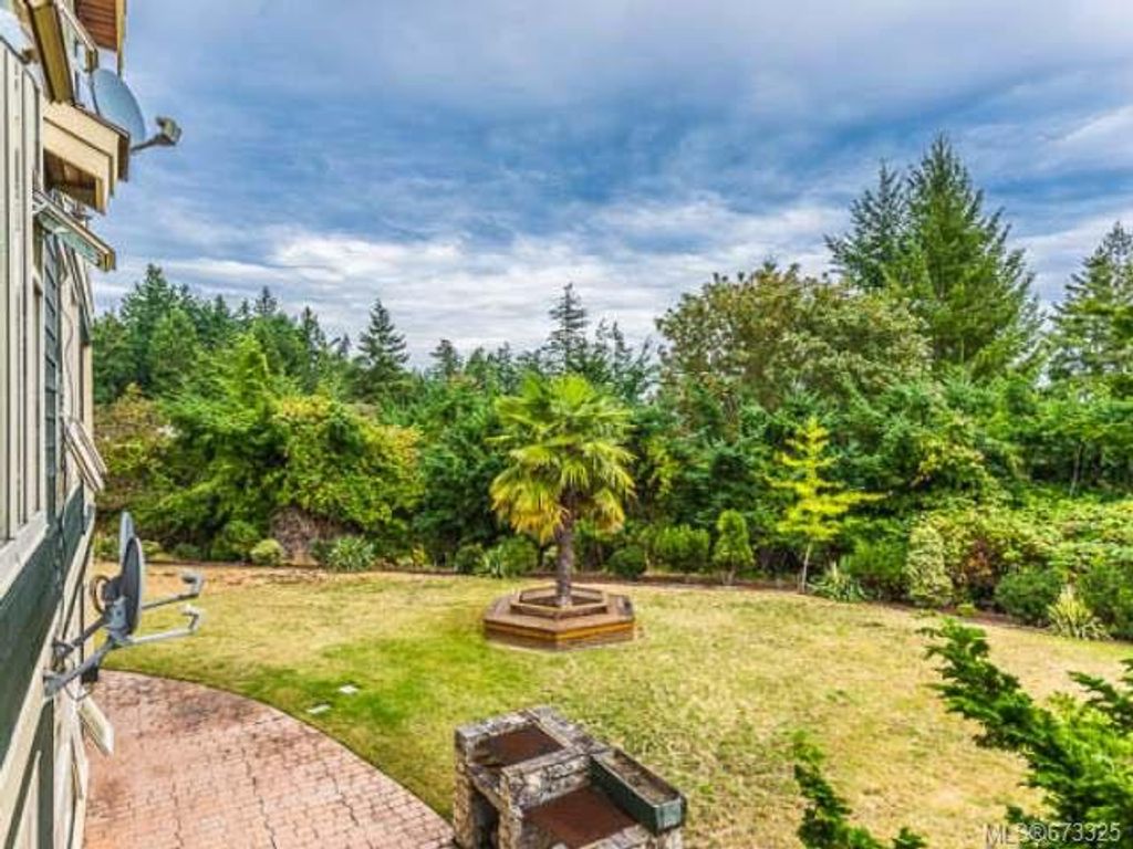 listing image 16049031845174888037