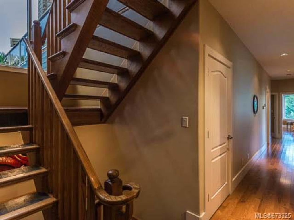 listing image 16043268940611370872