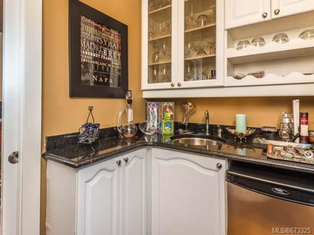 listing image 16047178547452118968