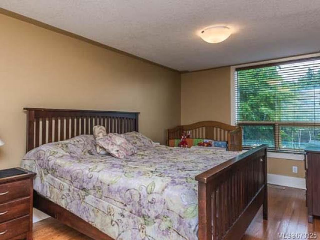 listing image 16046985662133662360