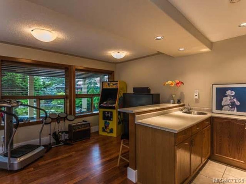 listing image 16047494712519831131