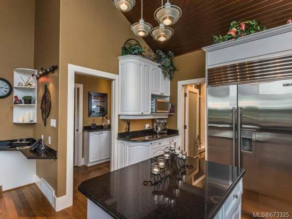listing image 16048193500391608732