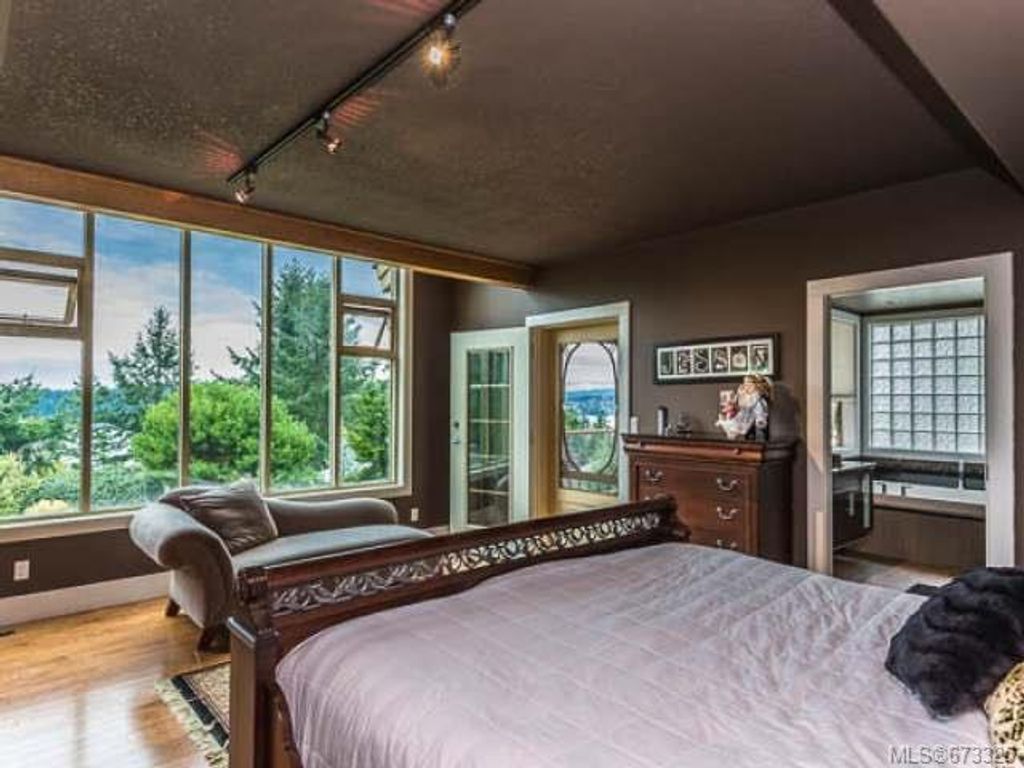 listing image 16046268650720700129