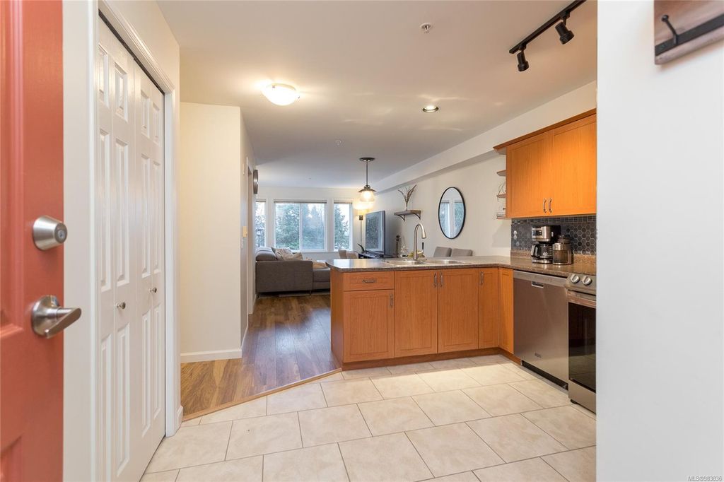 listing image 16049383848691443420
