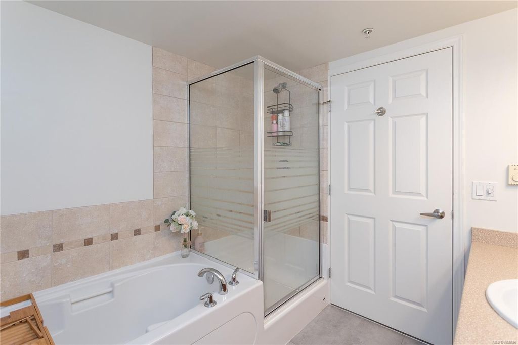 listing image 16049030675015774412