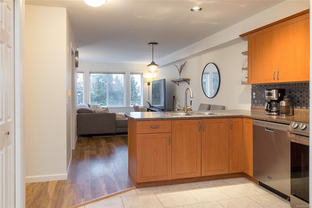 listing image 16044840282205449392