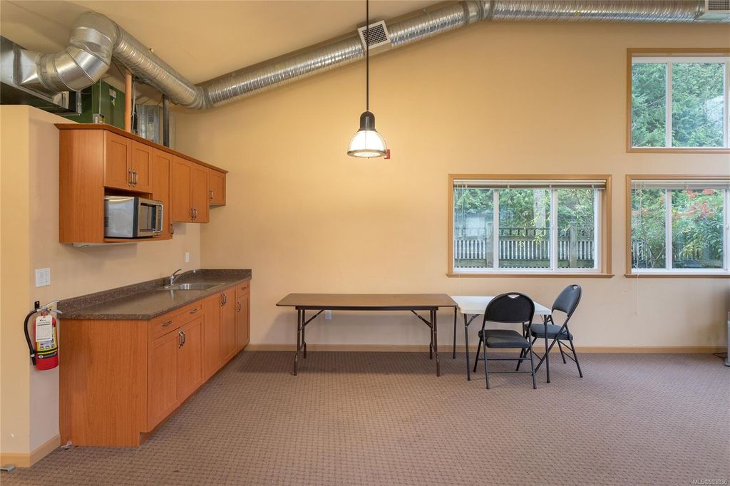 listing image 16047708425519337285