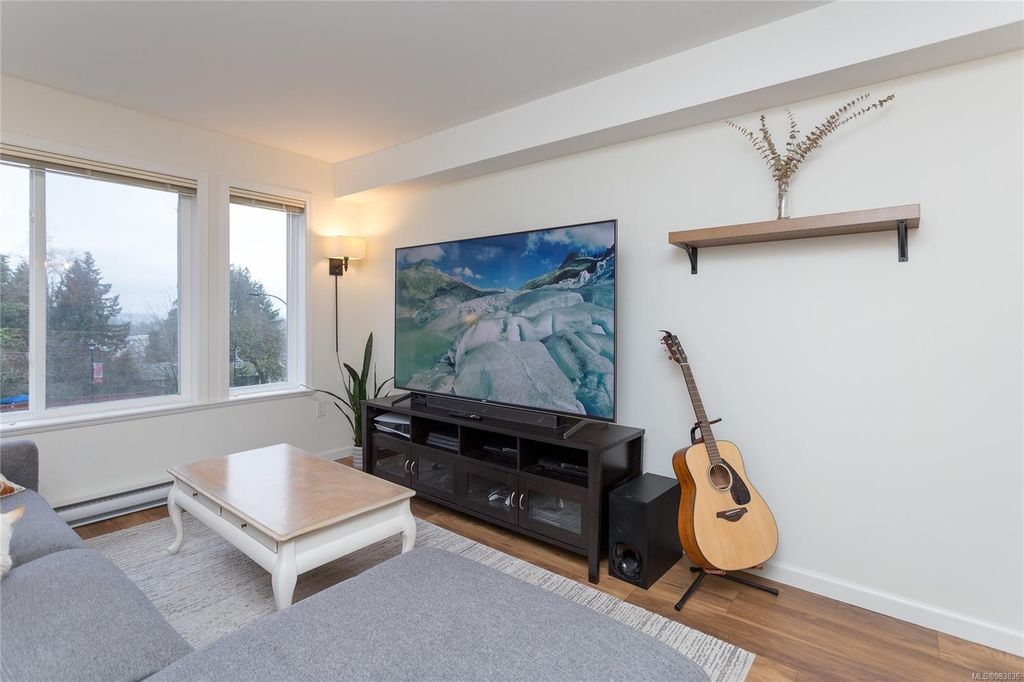 listing image 16049762742880107704