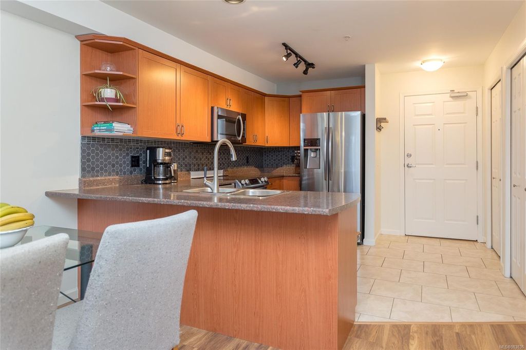listing image 16047206710134382536
