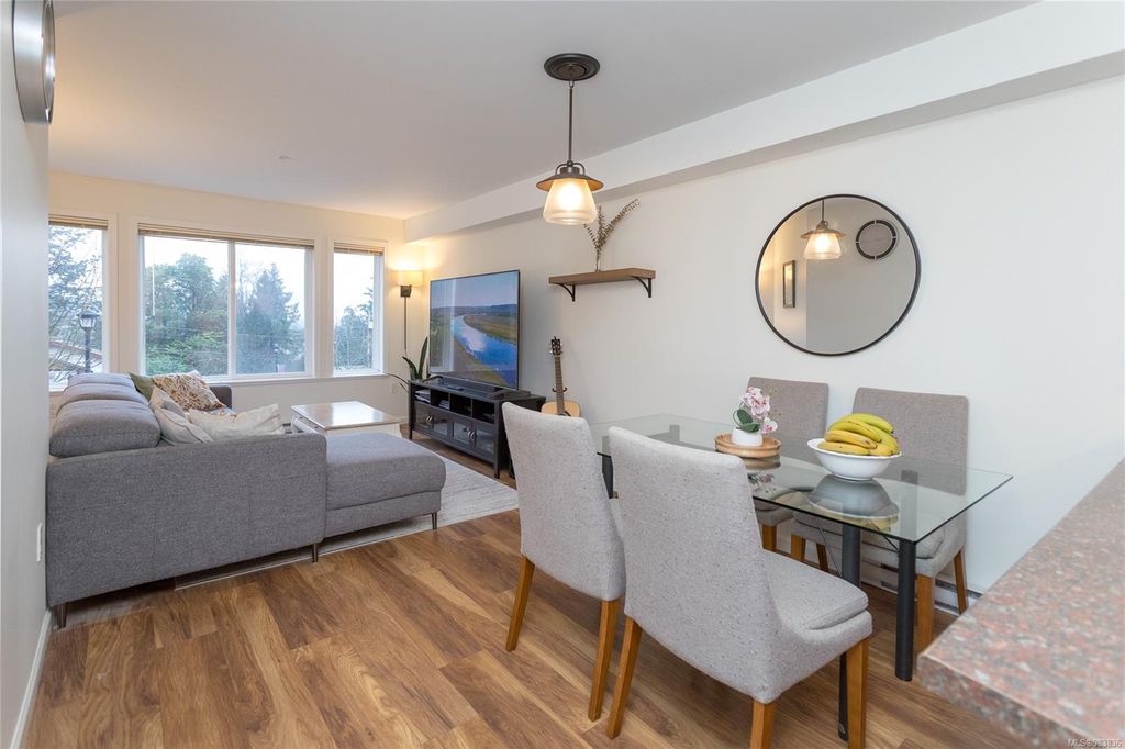 listing image 16048642466376437910