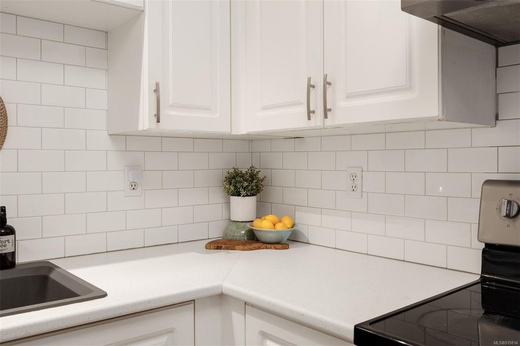 listing image 16040230316394671327