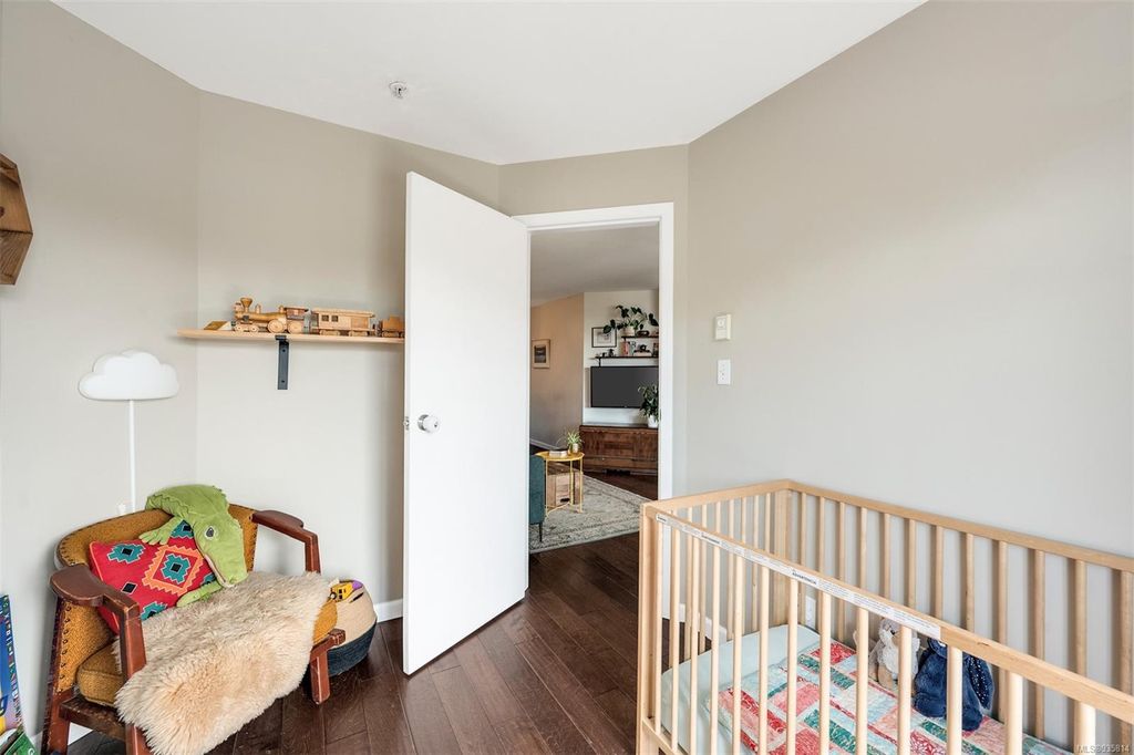 listing image 16049868847527936687