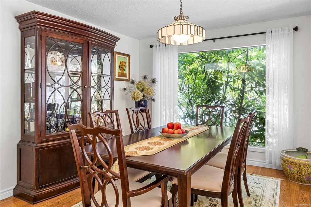 listing image 16043763036283287808