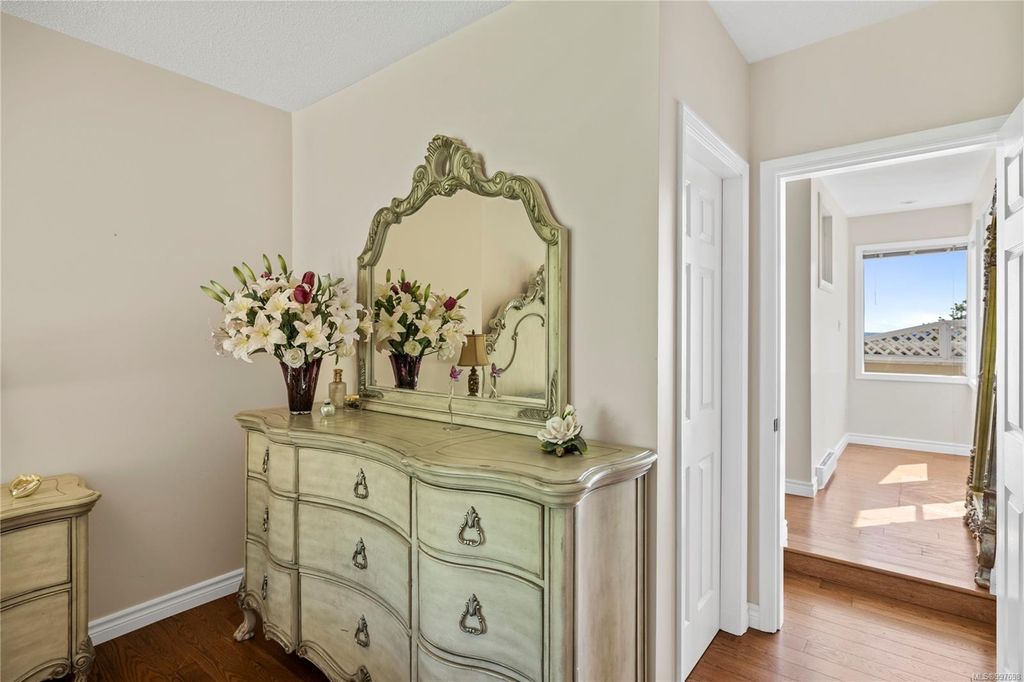 listing image 16047347378352483418