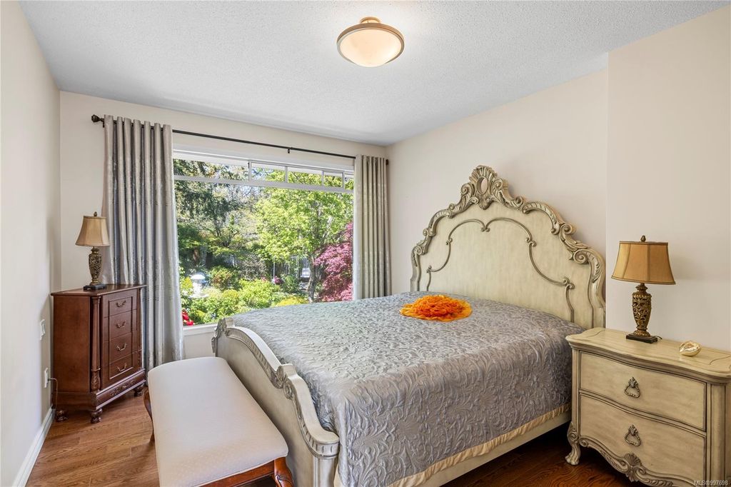 listing image 16047659259212107380