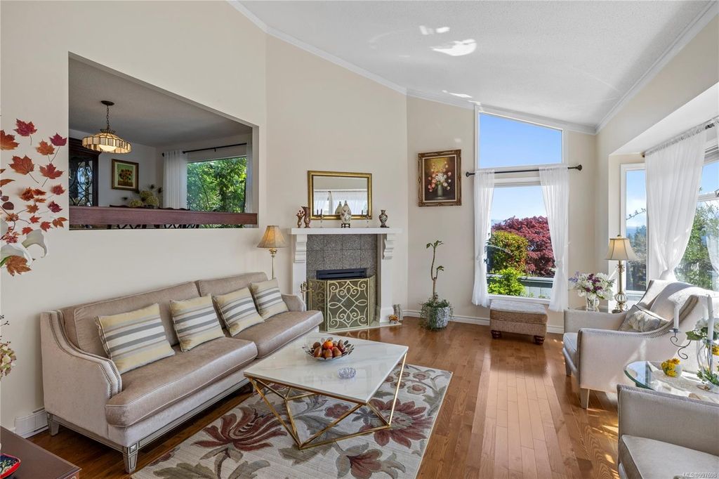 listing image 16048007998815880126