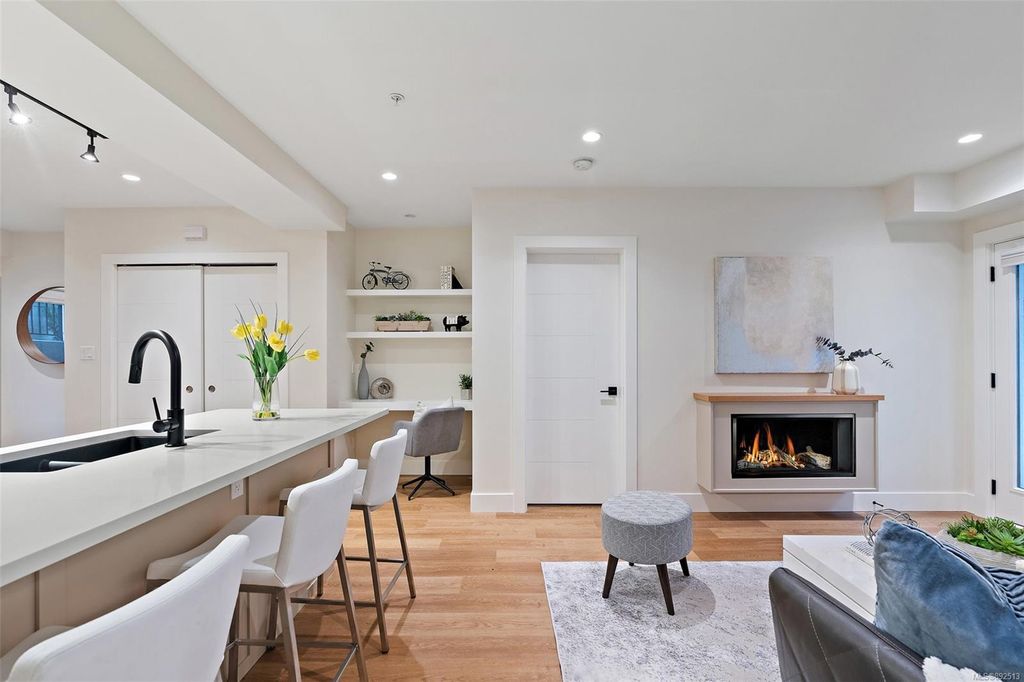 listing image 16043108515865160173