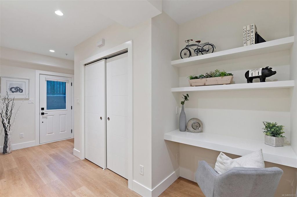 listing image 16048693836016128815