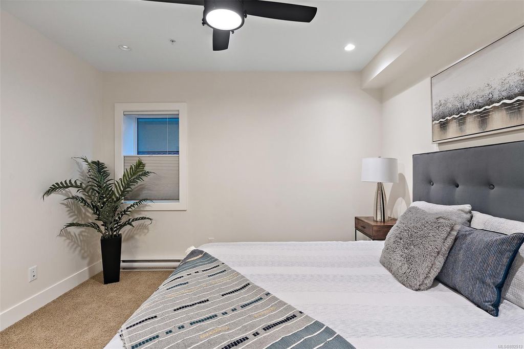 listing image 16041596188304063659
