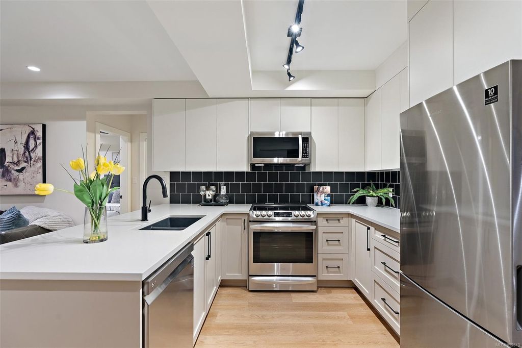 listing image 16049525981534512350